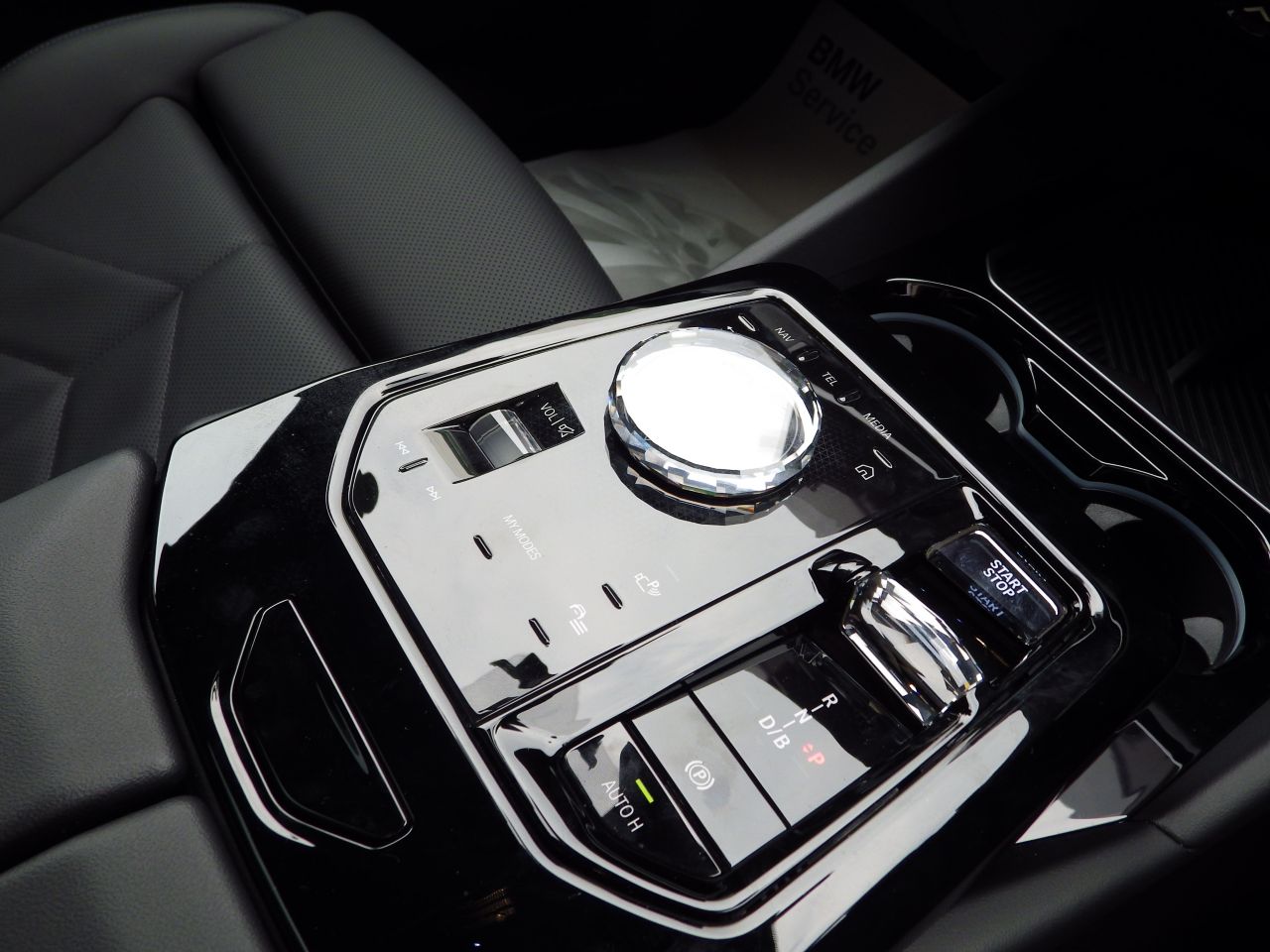 BMW i5 eDrive40 Sedan RHD