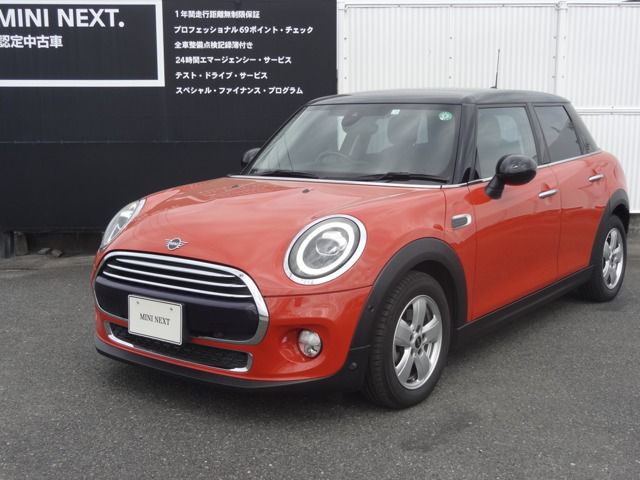 THE NEW MINI COOPER 5 DOOR.