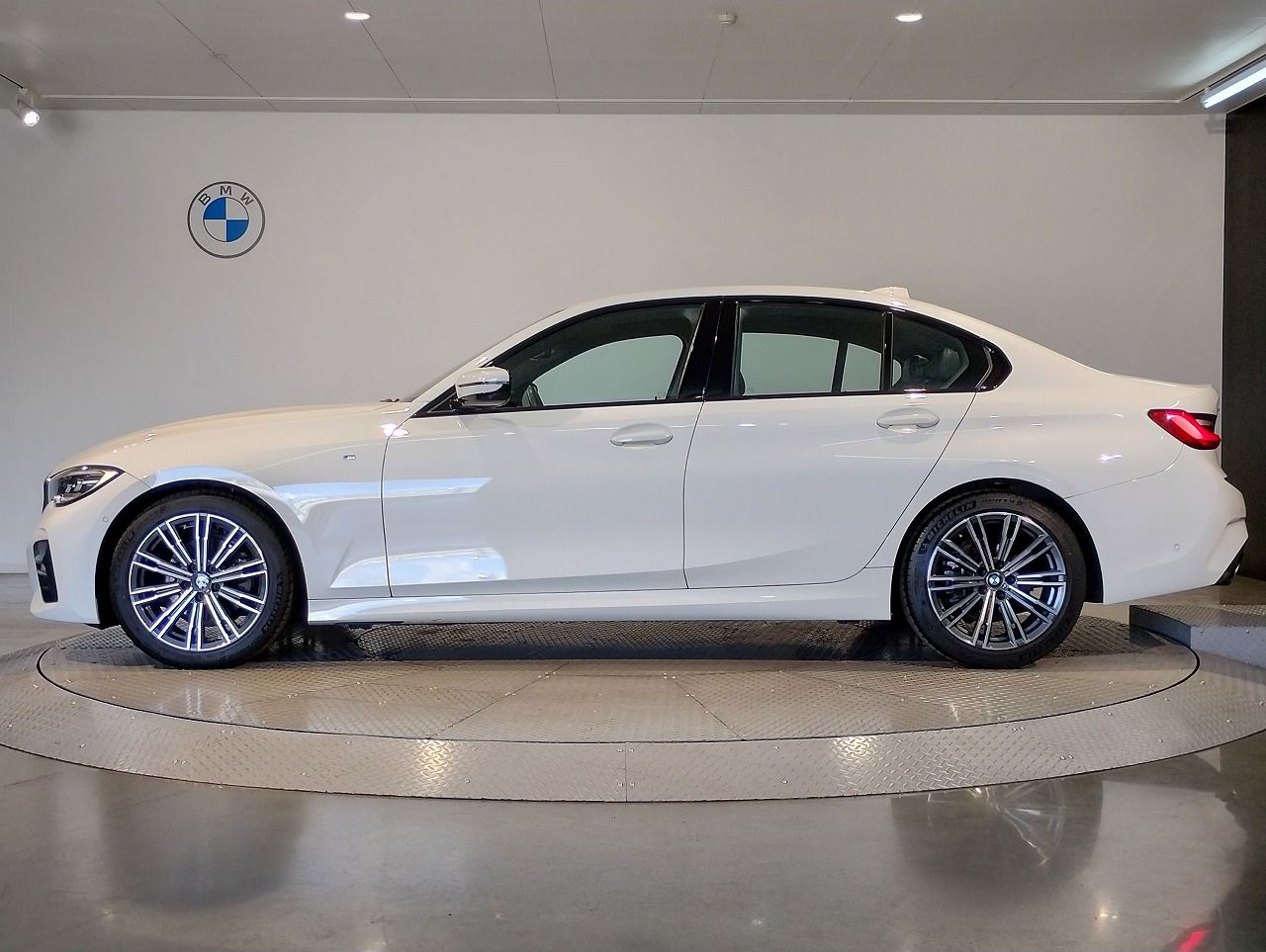 G20 320d xDrive RHD Saloon