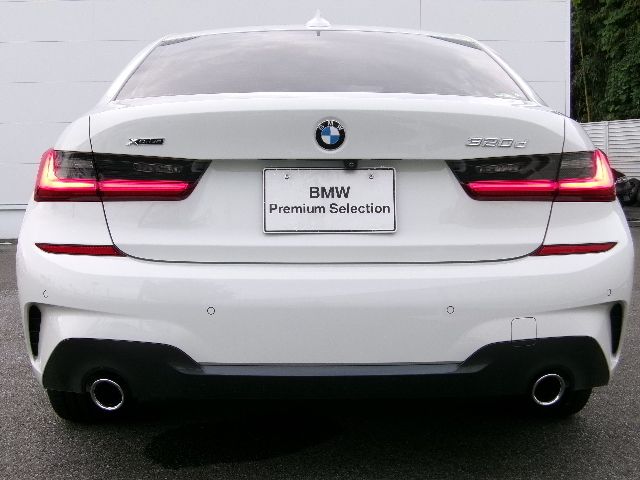 G20 320d xDrive RHD Saloon