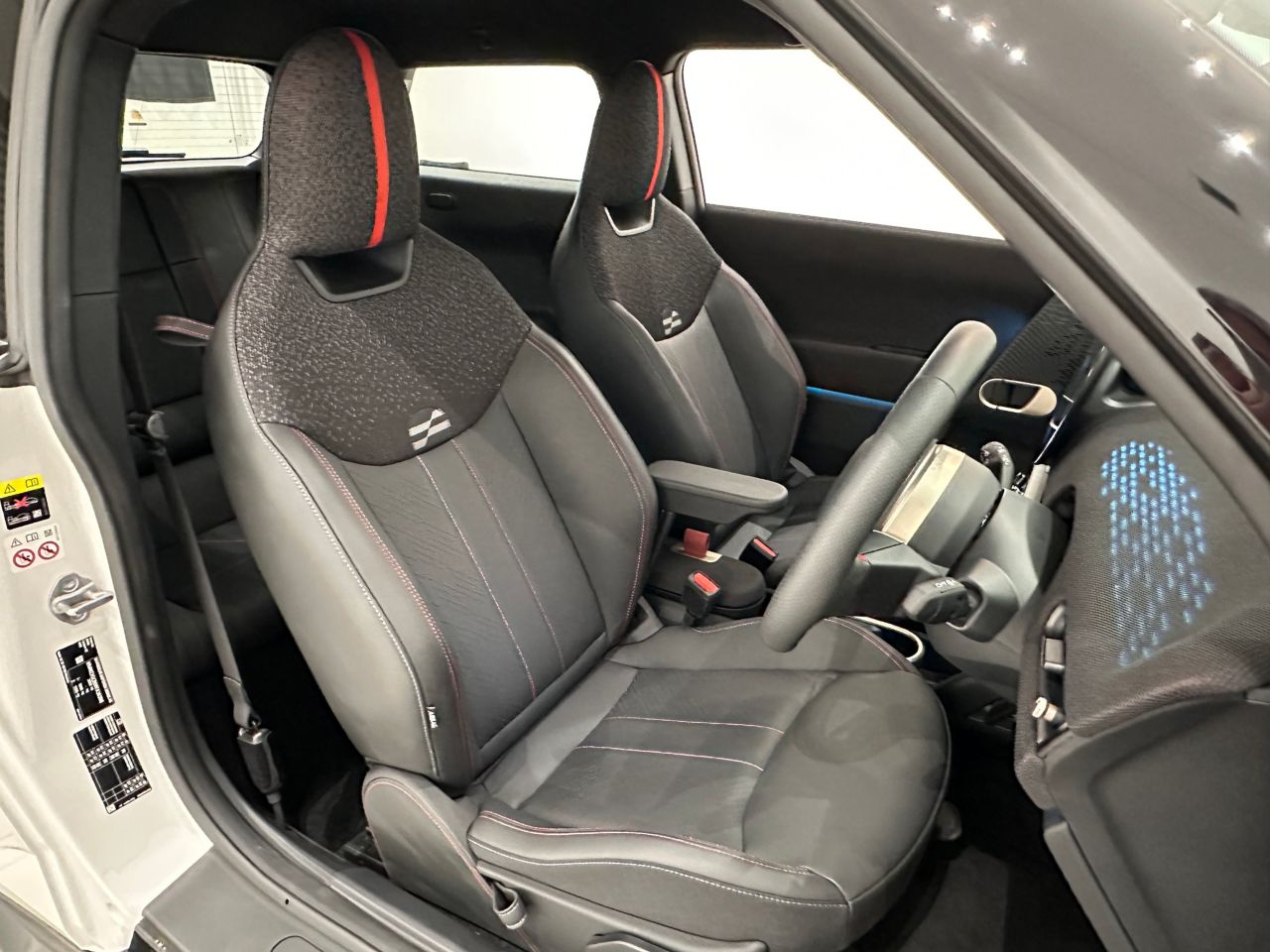 J01 MINI Cooper SE