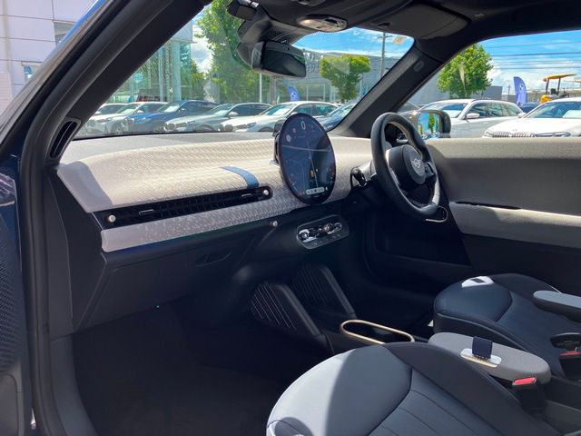 J01 MINI Cooper SE
