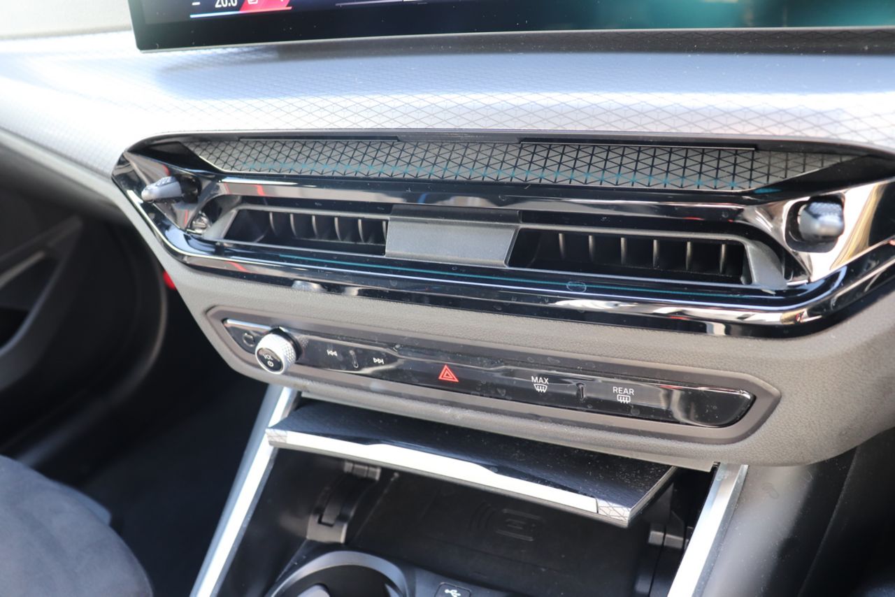 320d xDrive Berline RHD