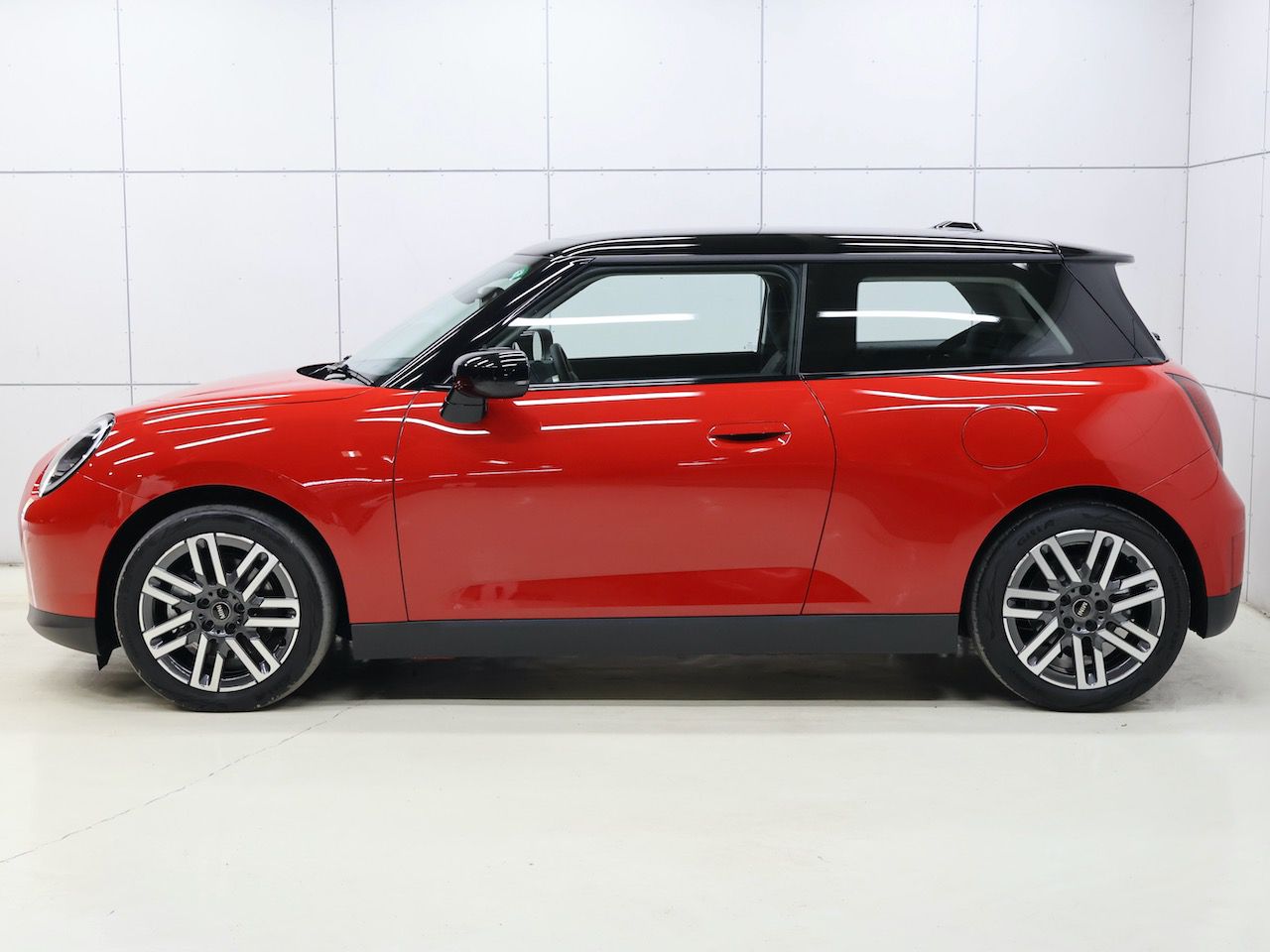 J01 MINI Cooper E