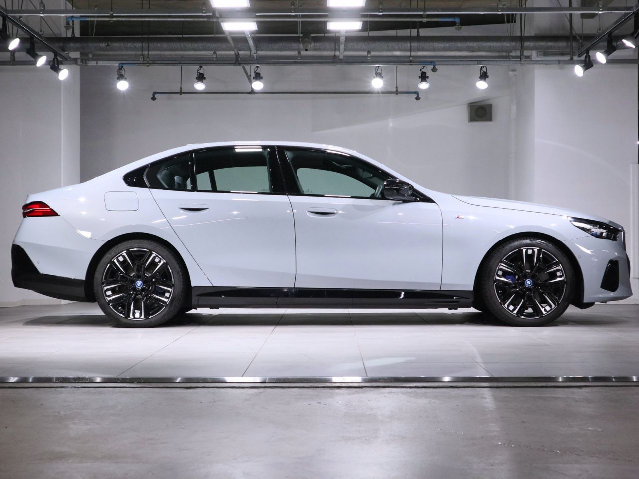 BMW i5 M60 xDrive Sedan RHD