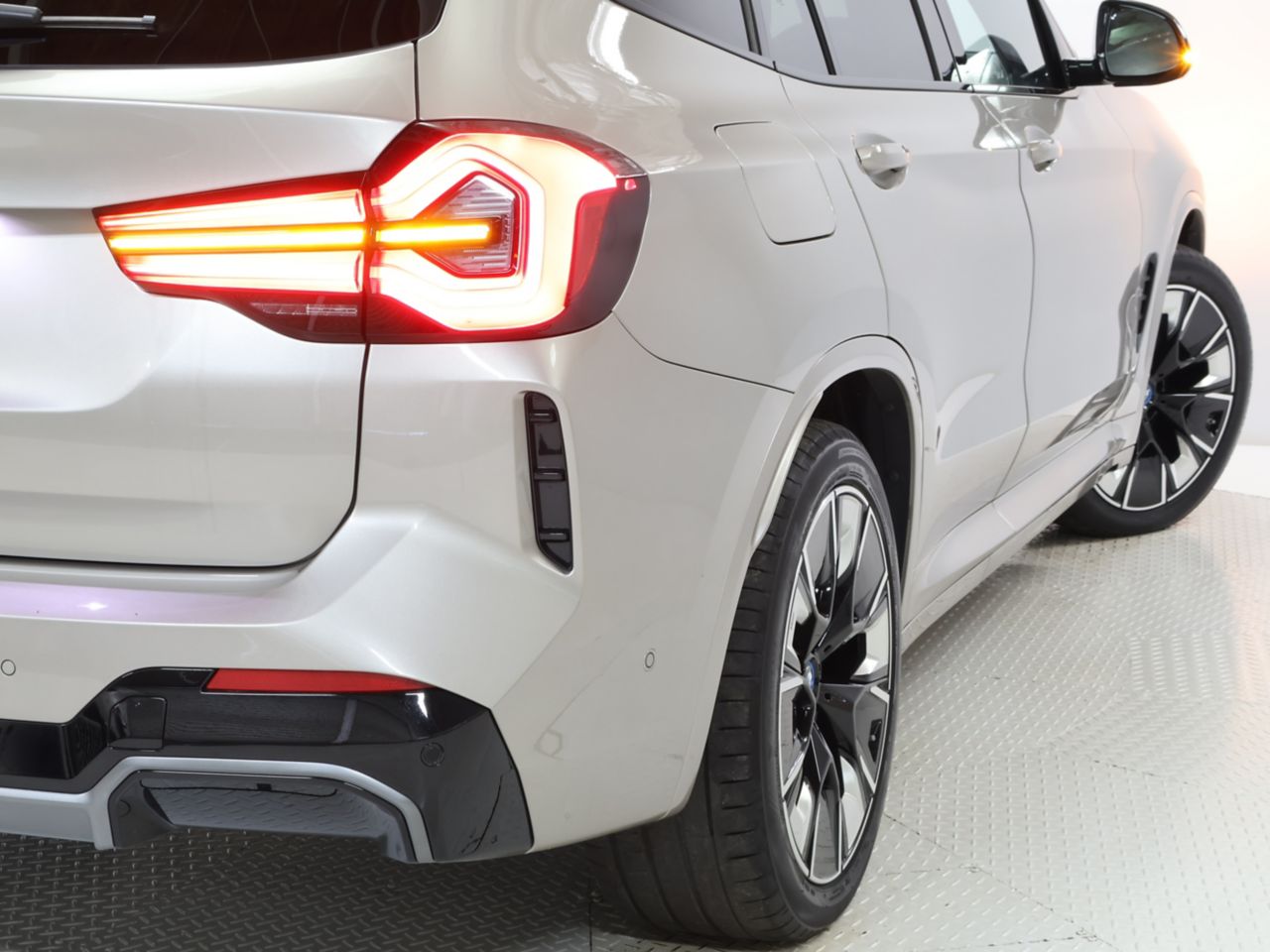 G08 iX3 BEV RHD