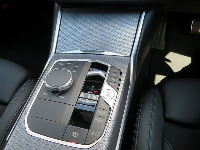 320d xDrive Berline RHD