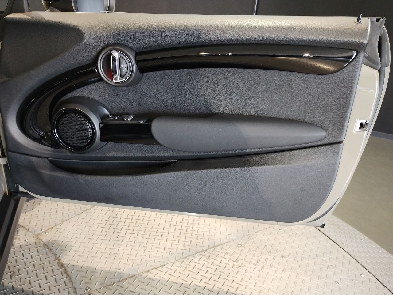F56 COOPER S D(AT)
