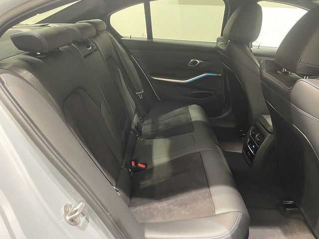 320d xDrive Berline RHD