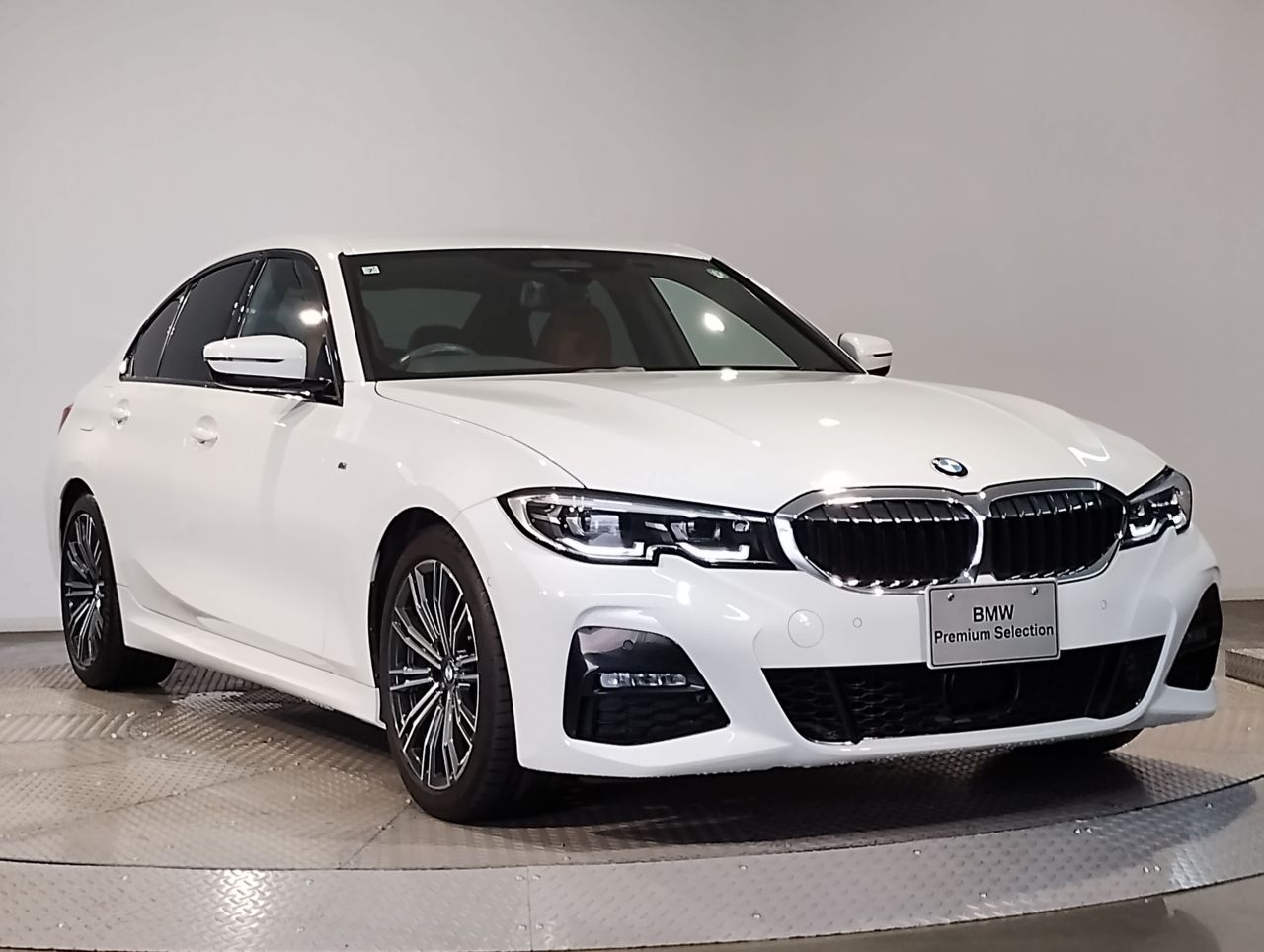 320i Sedan RHD