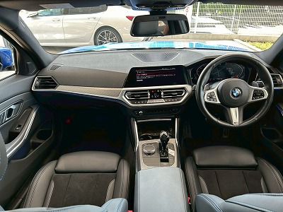 320i Sedan RHD