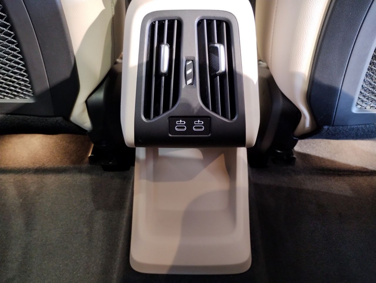 U11 iX1 xDrive30