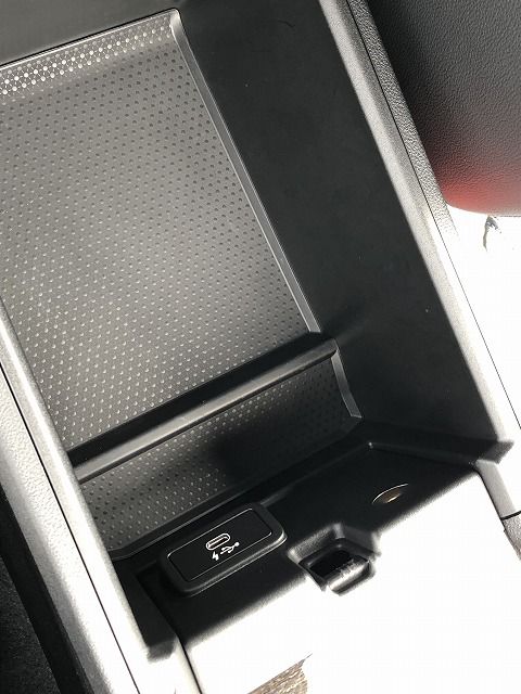 320i Sedan RHD
