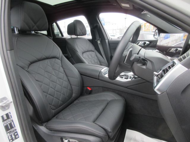 X6 M60i xDrive RHD