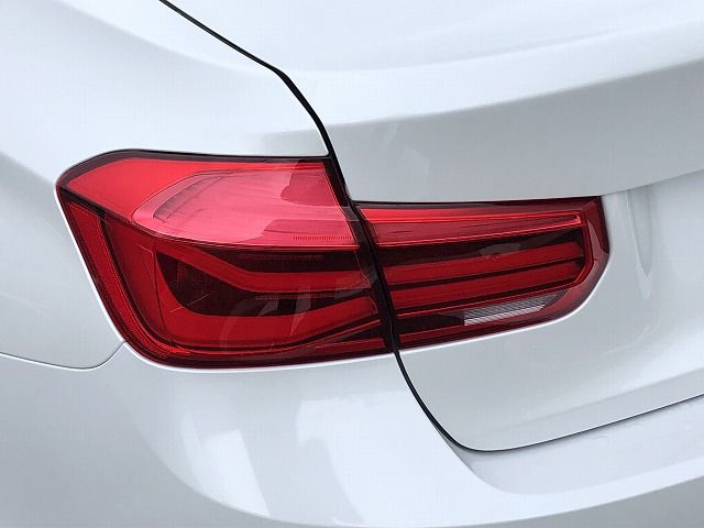 320D SEDAN RHD