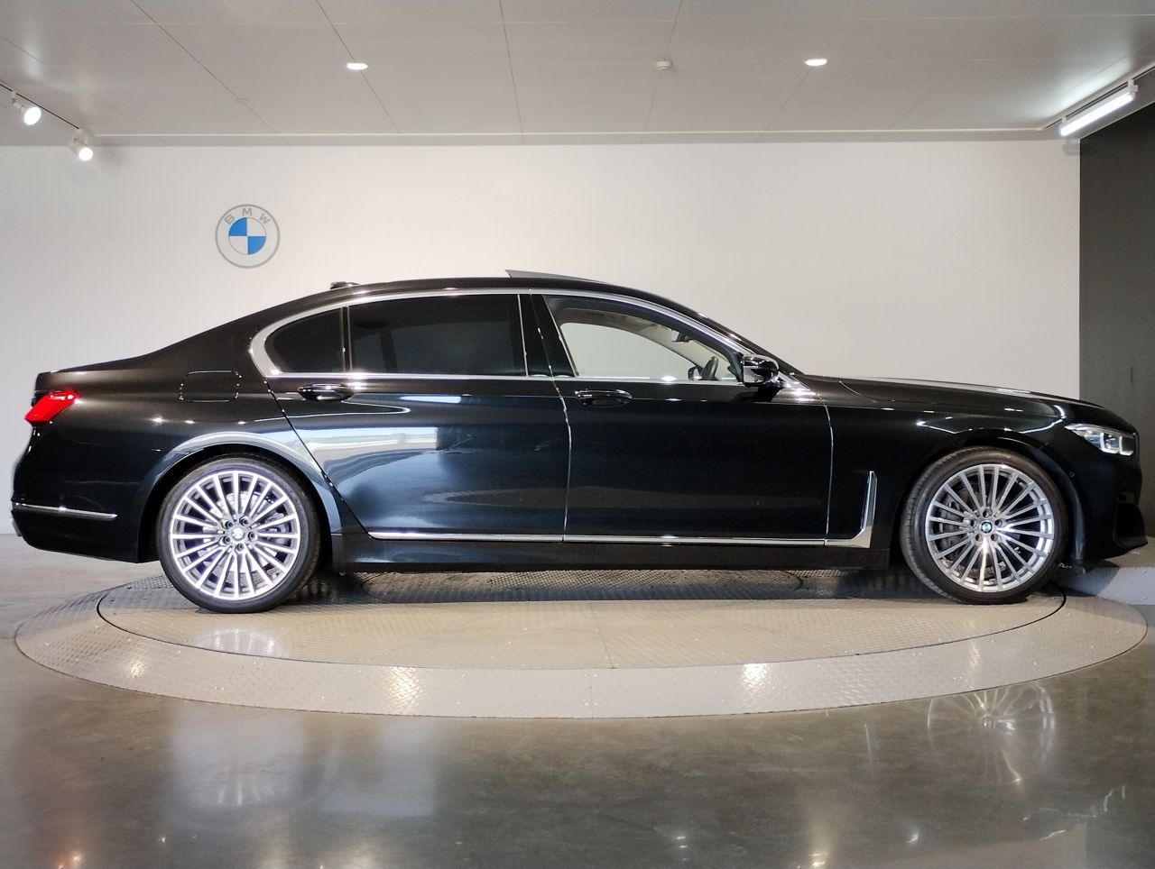 G12 740Li Saloon LCI