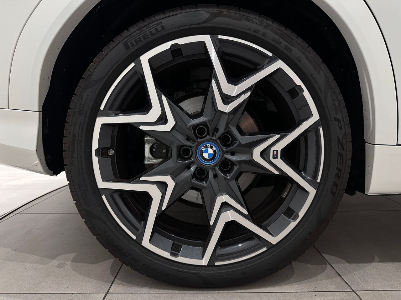 iX2 xDrive30 MSP