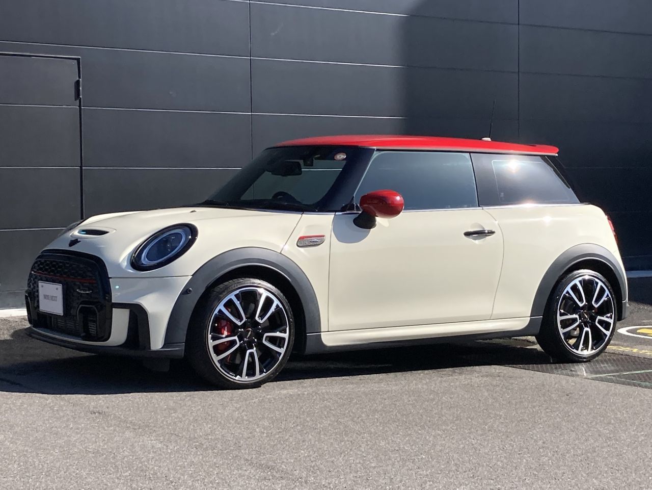 THE MINI JOHN COOPER WORKS.