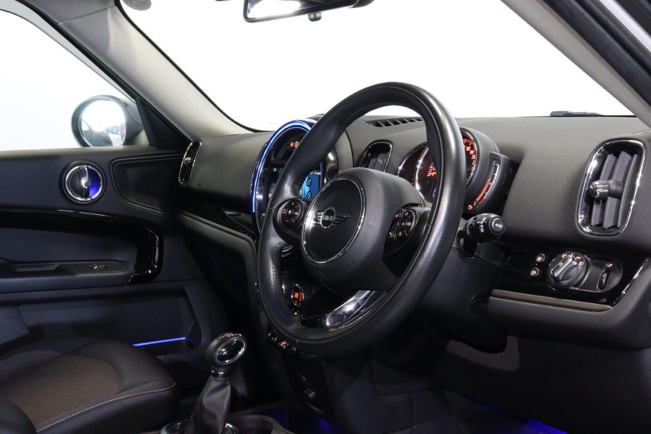 MINI CROSSOVER COOPER D