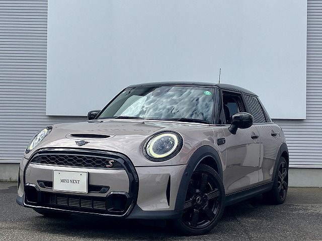 THE NEW MINI COOPER S 5 DOOR.