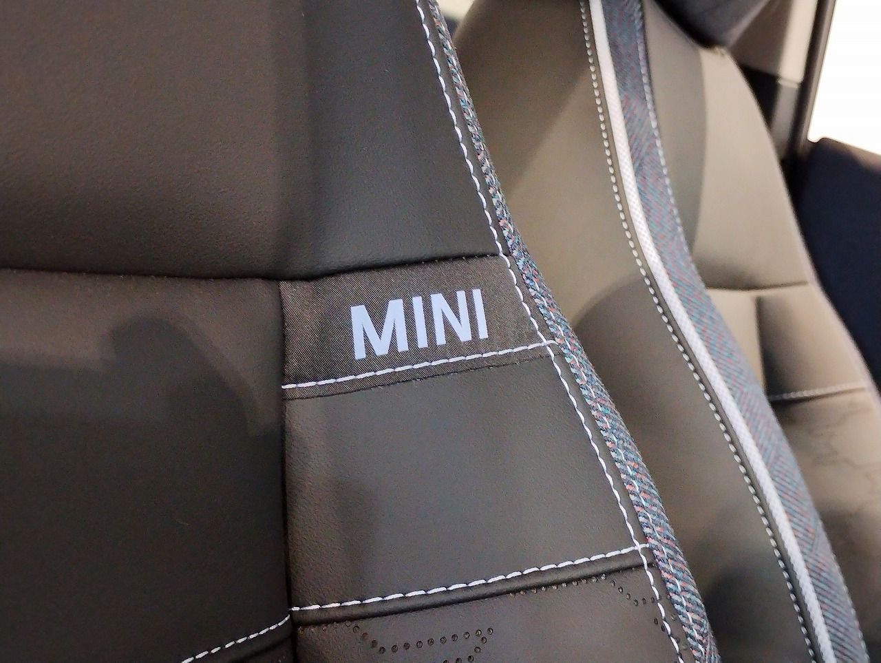 J01 MINI Cooper E