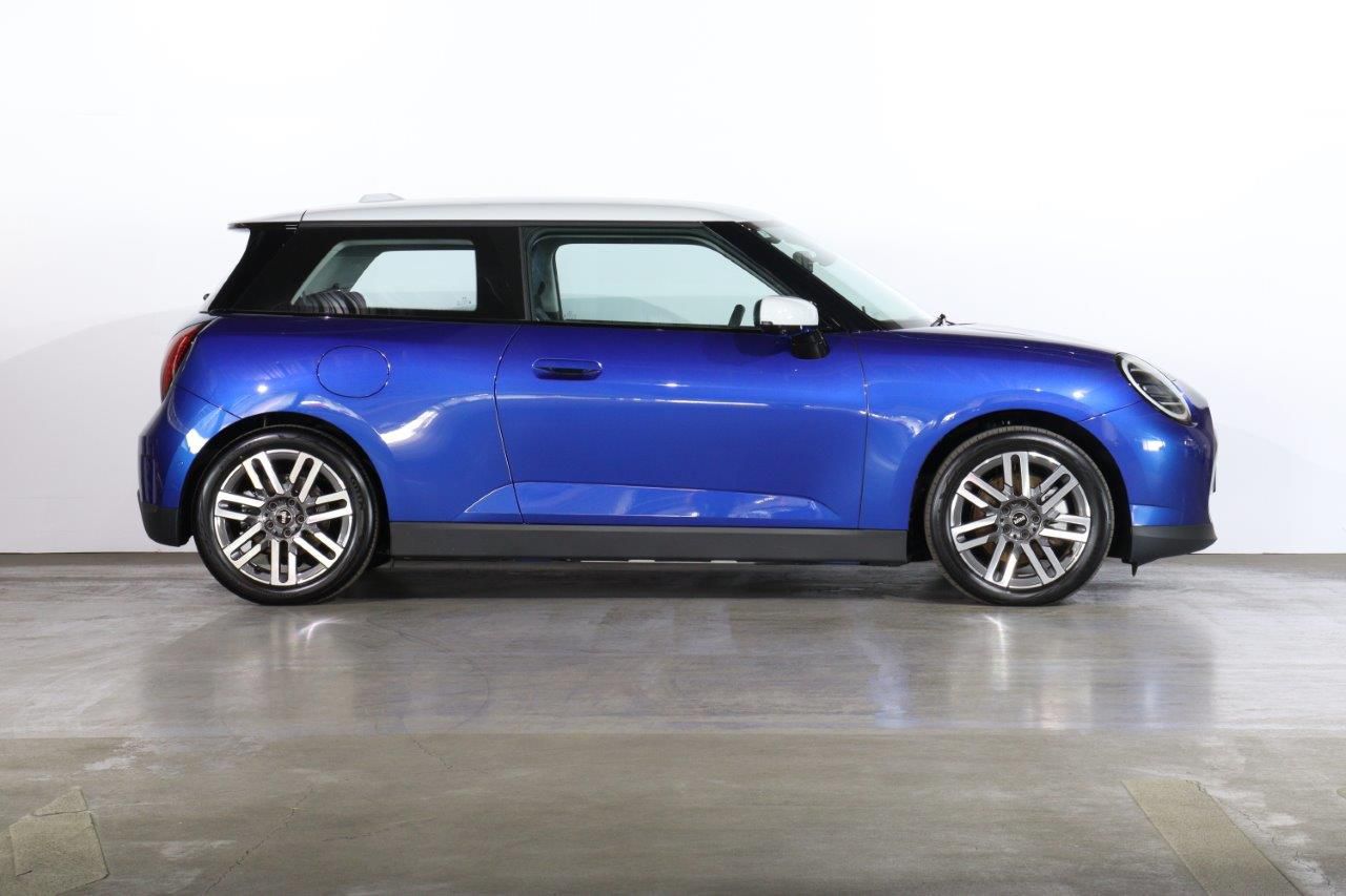 J01 MINI Cooper SE