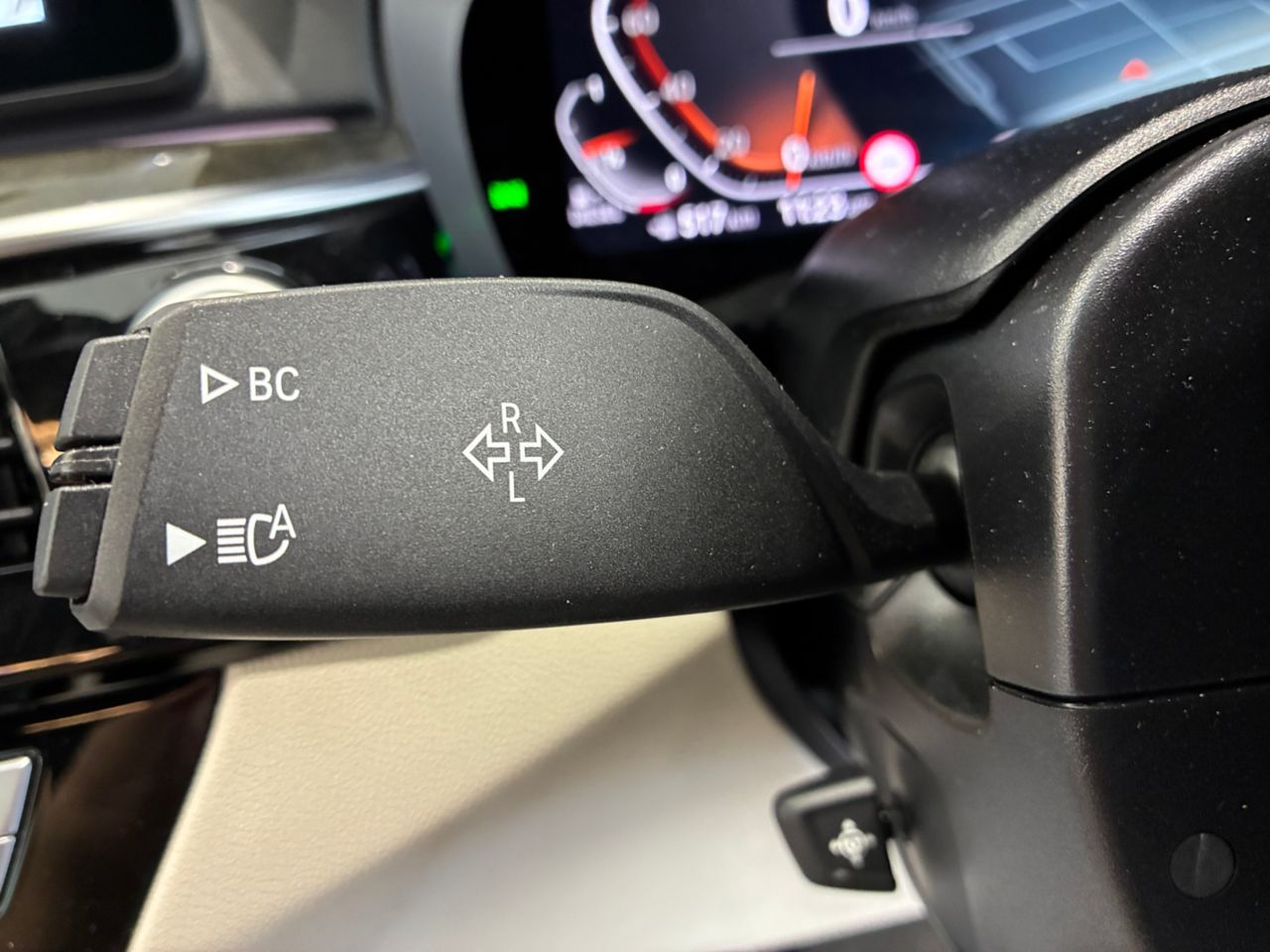 520d xDrive Sedan RHD