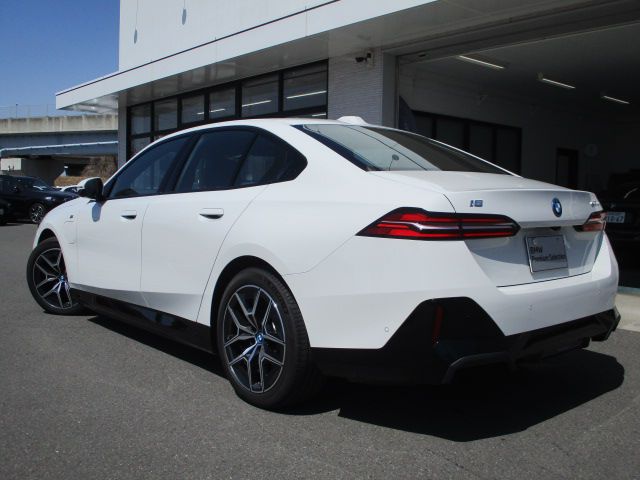 BMW i5 eDrive40 Sedan RHD