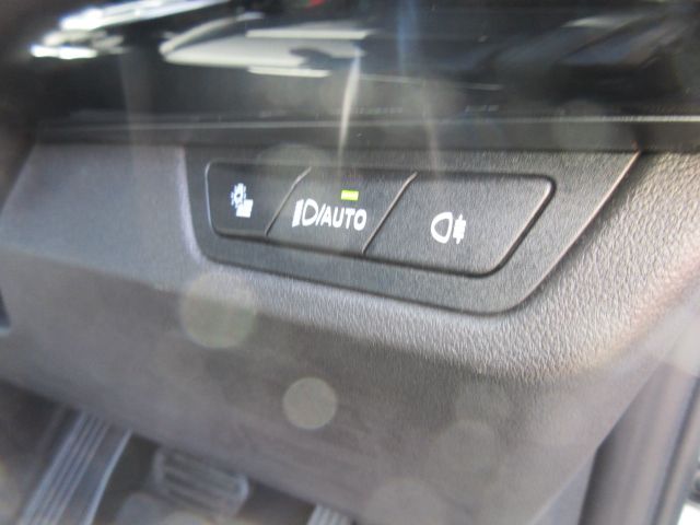 U11 iX1 xDrive30