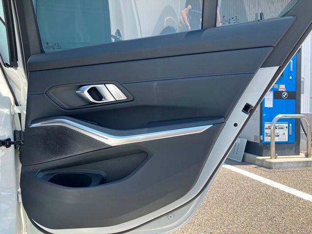 G20 320i Saloon RHD TU