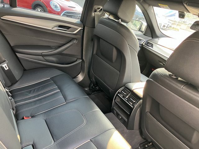 G20 320i Saloon RHD TU