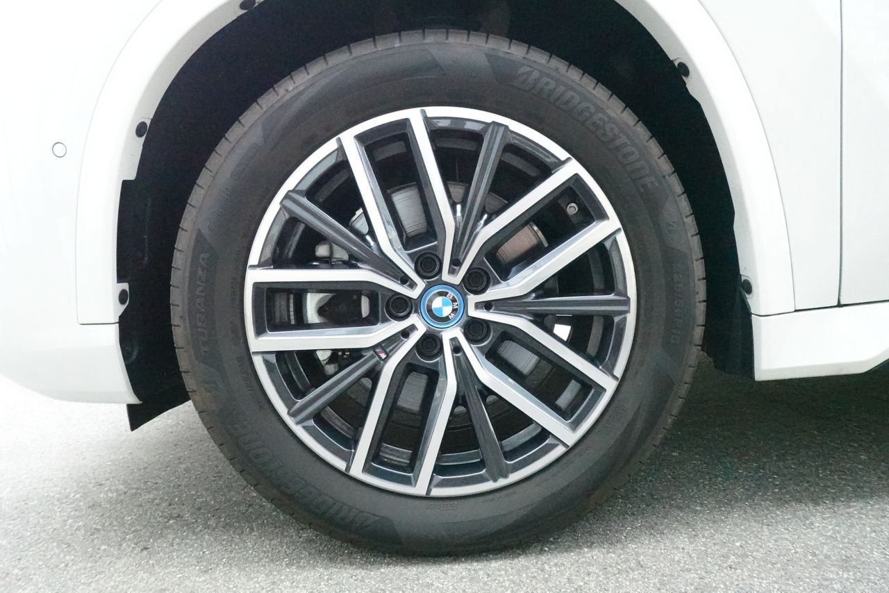 U11 iX1 xDrive30