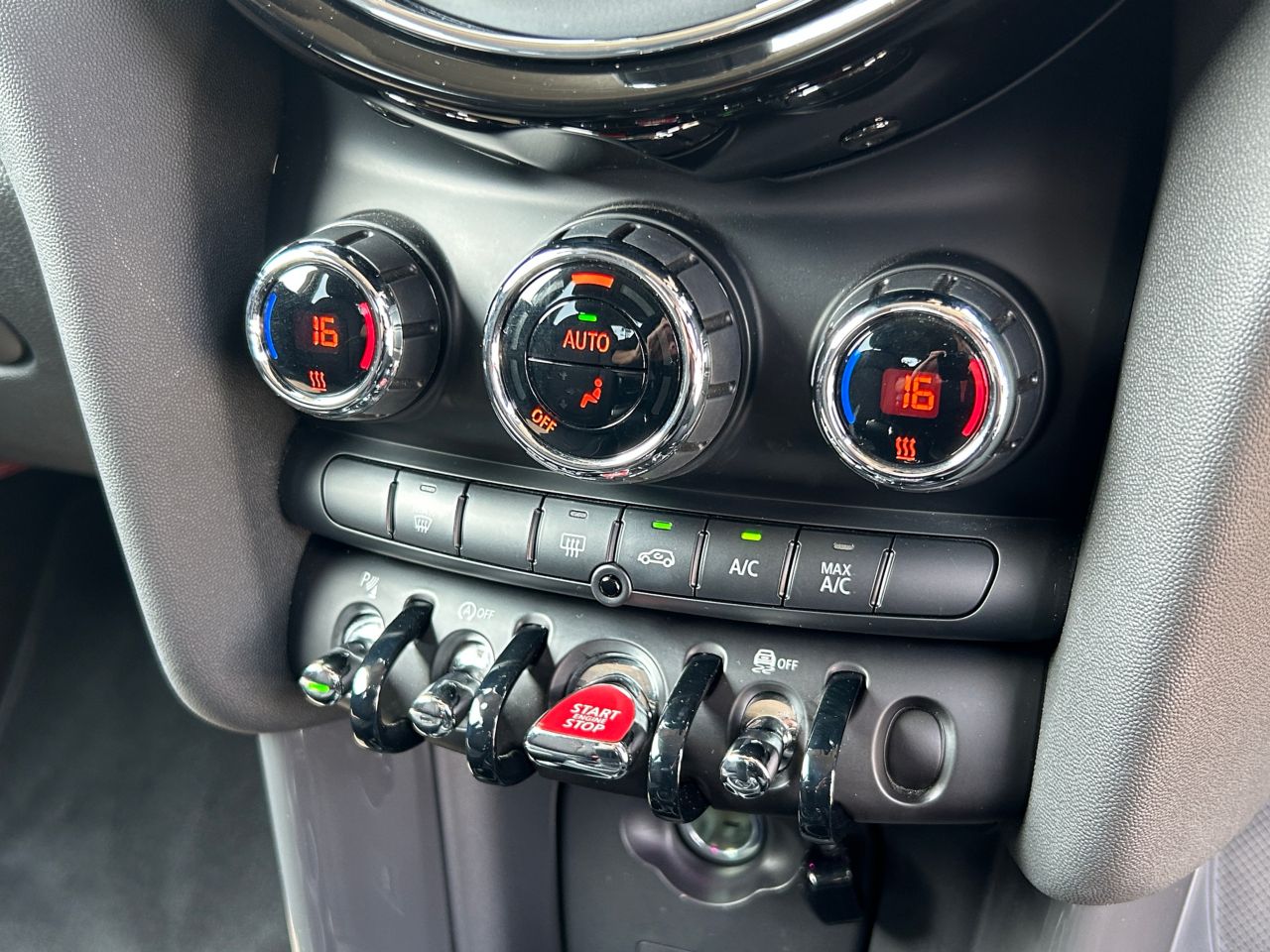 MINI F55 Cooper D 5dr Hatch LCI
