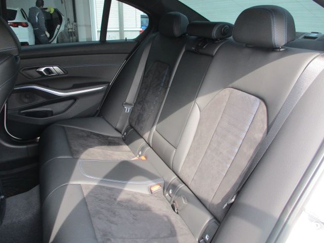 330i Berline RHD