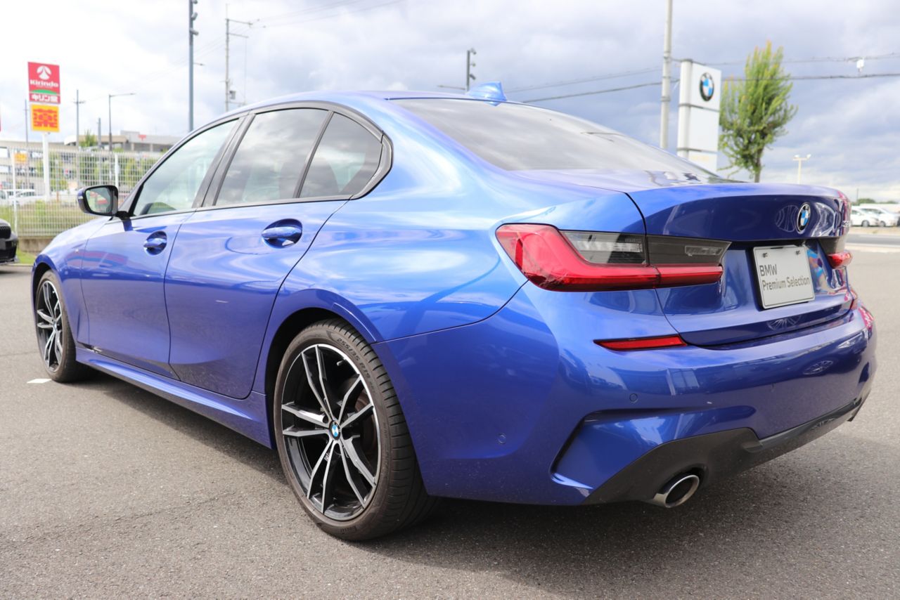 320i Sedan RHD