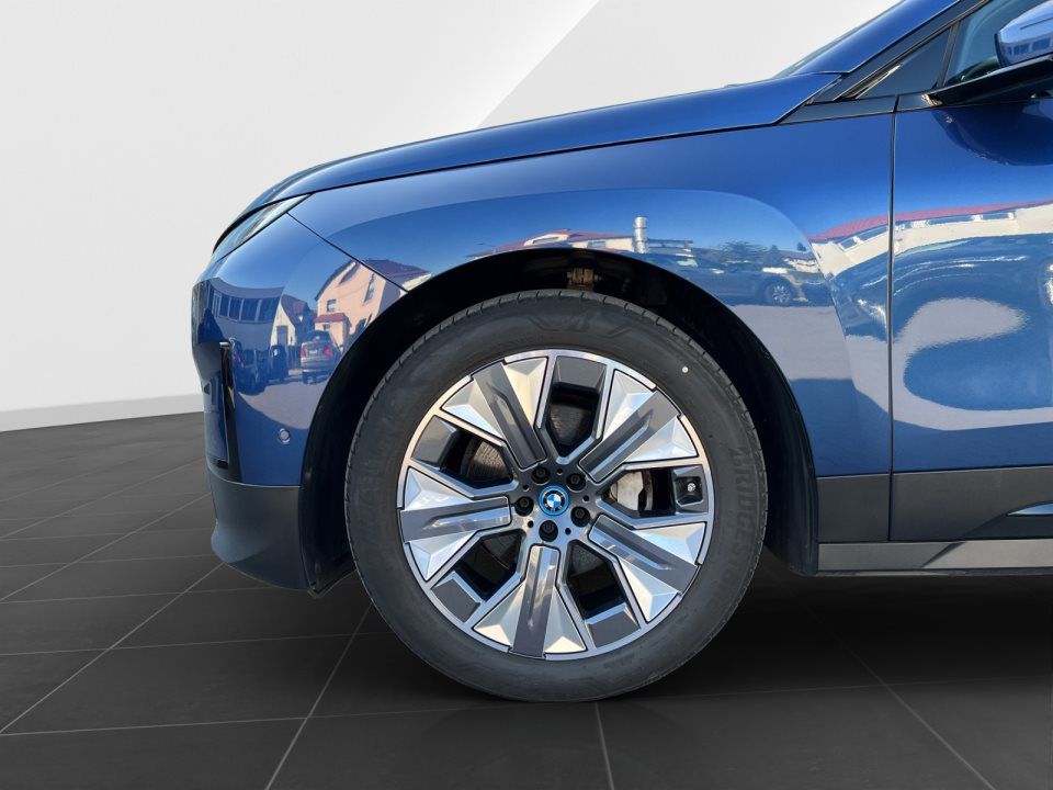 BMW iX