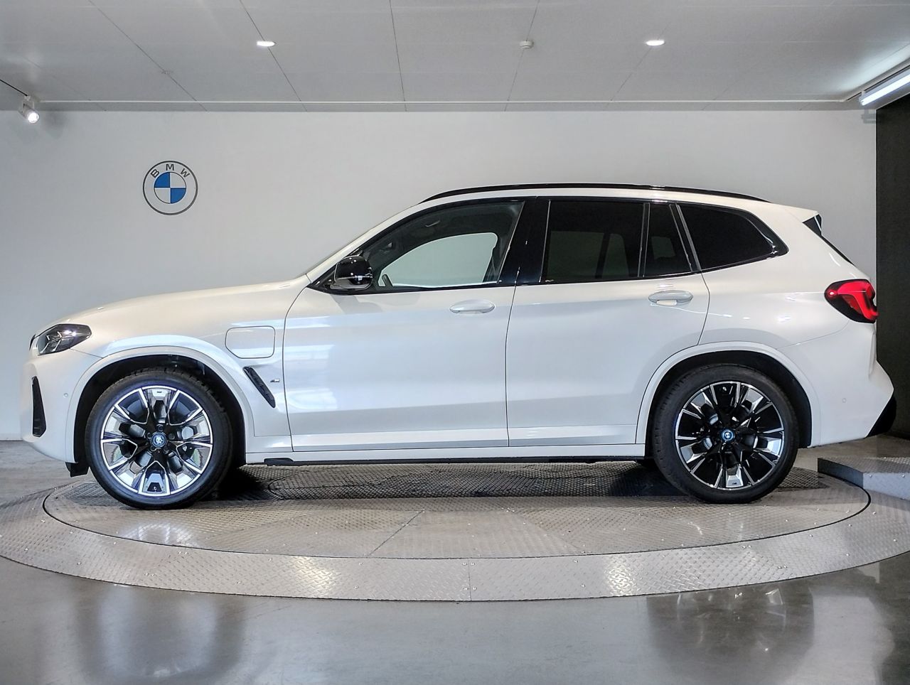 G08 iX3 BEV RHD