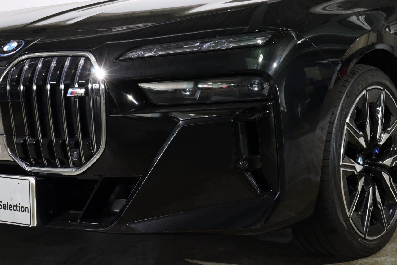 BMW i7 M70 xDrive Sedan RHD