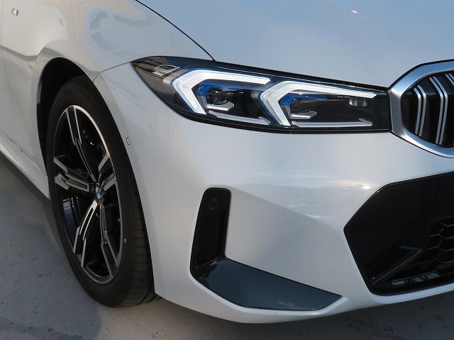 320d xDrive Berline RHD
