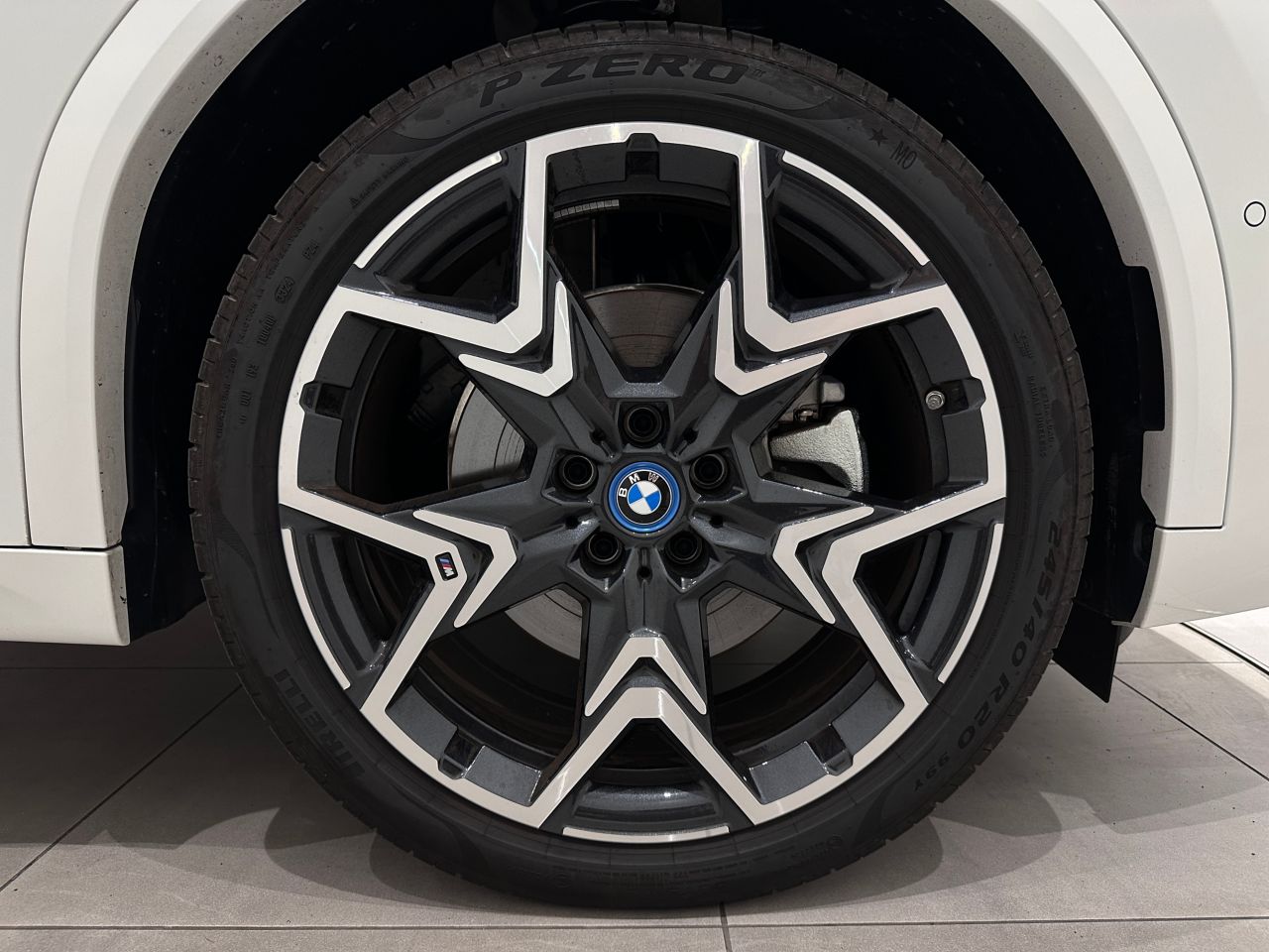 iX2 xDrive30 MSP