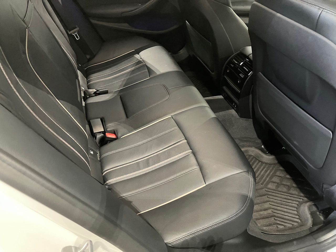 530e Sedan RHD