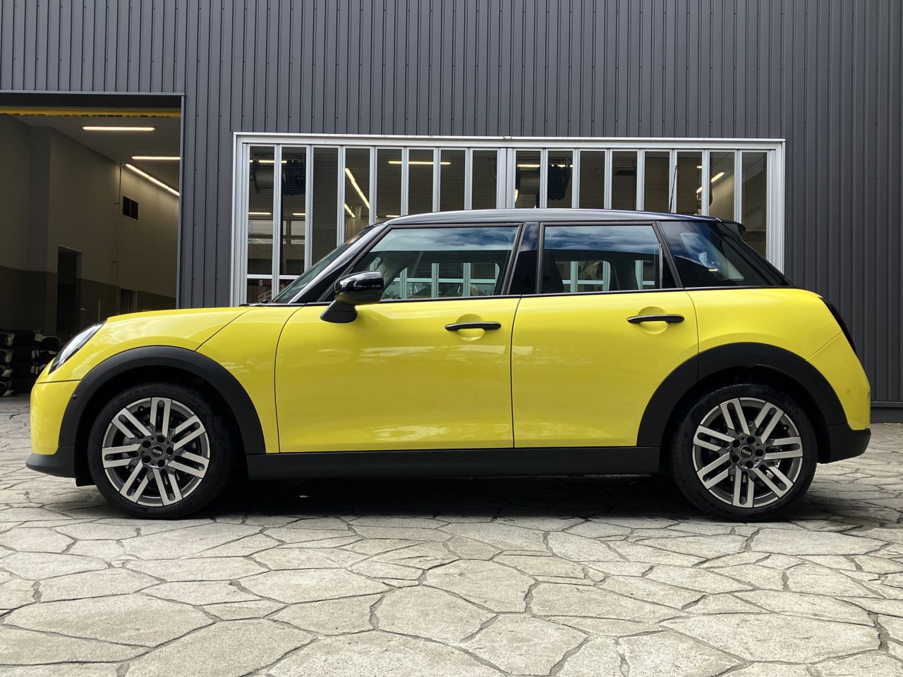 THE NEW MINI COOPER (5 DOOR) C