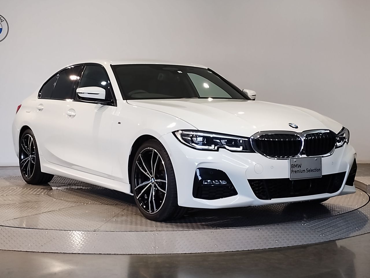 320i Sedan RHD