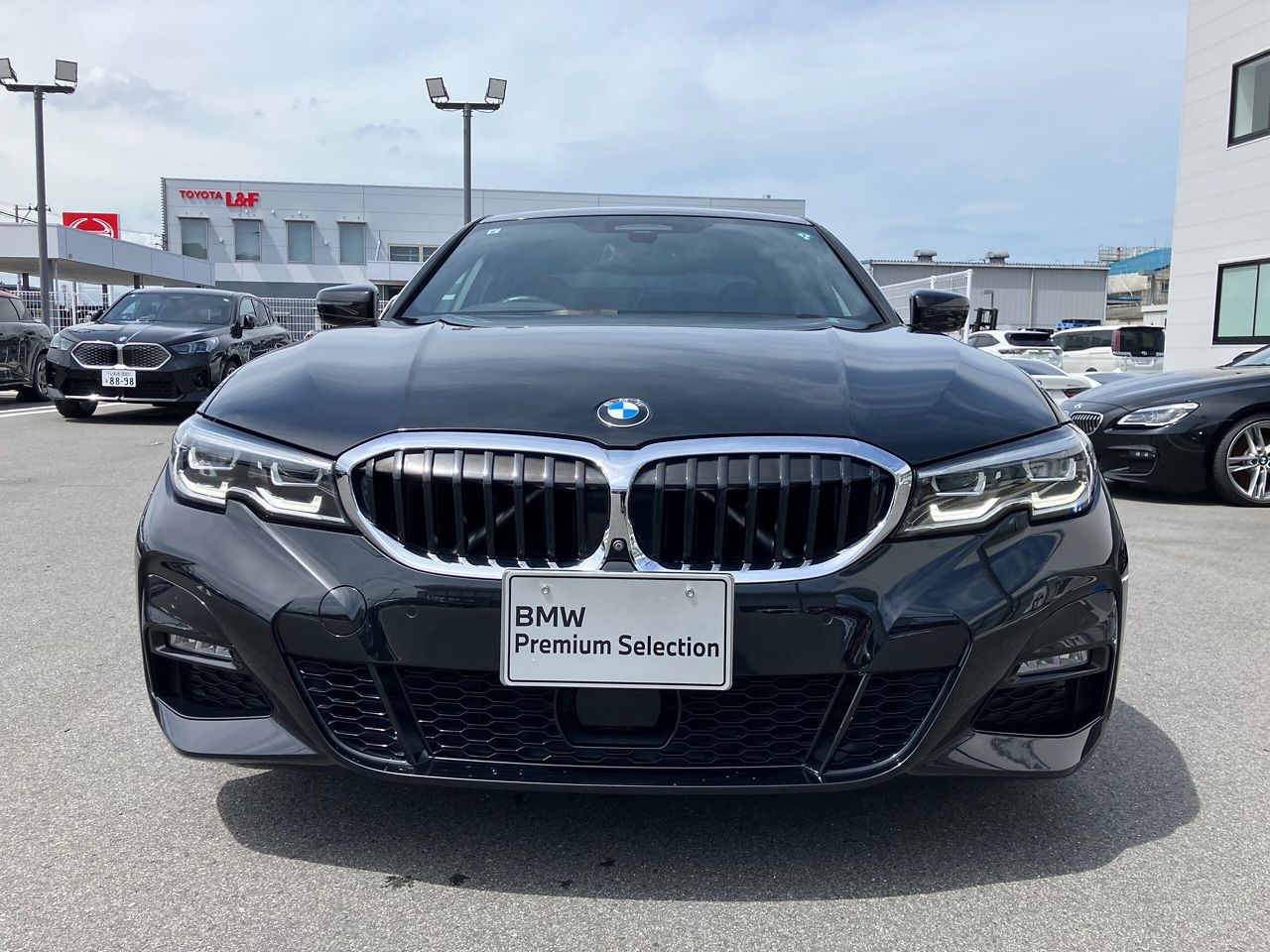 320i Sedan RHD