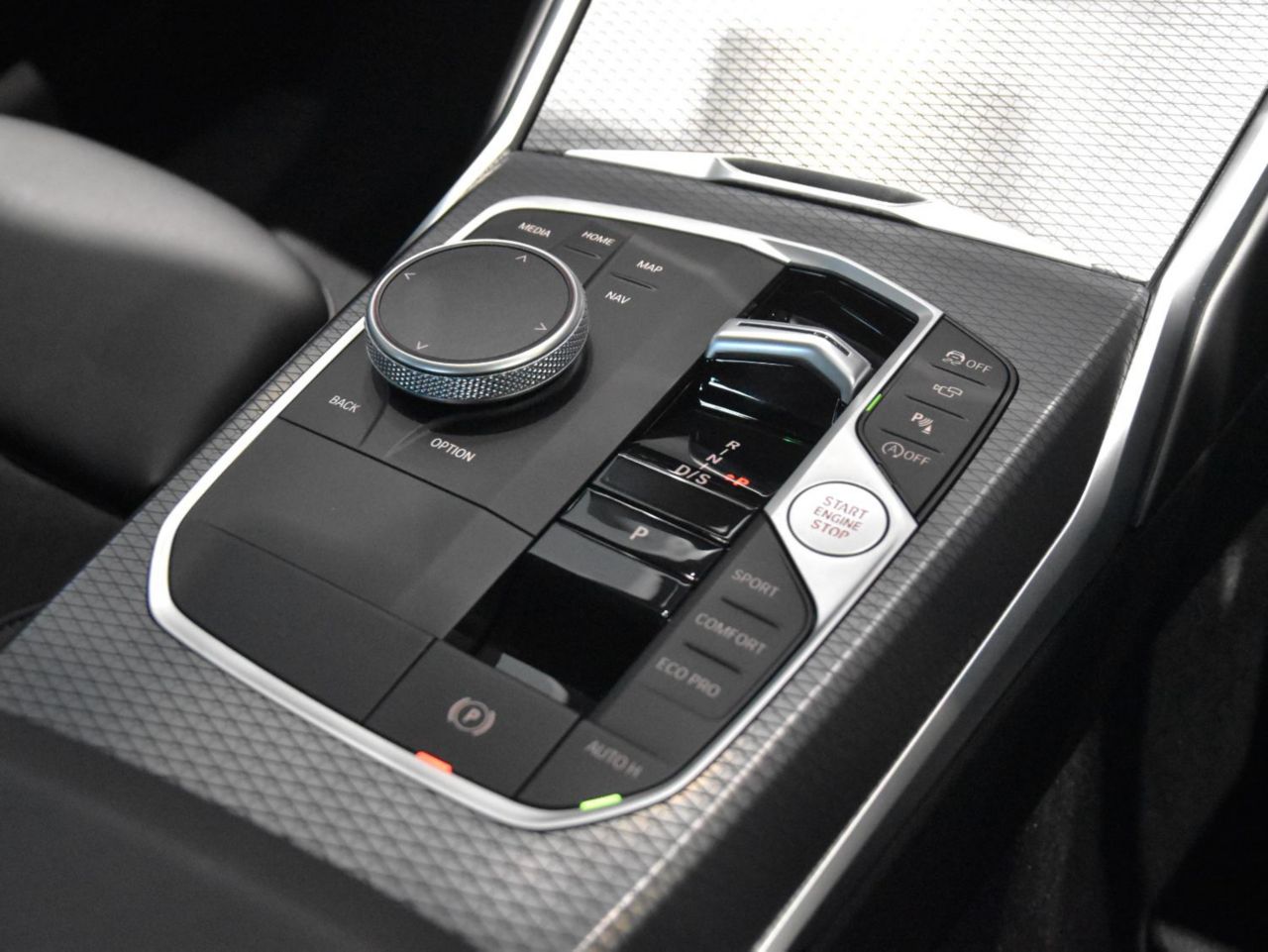 320d xDrive Berline RHD