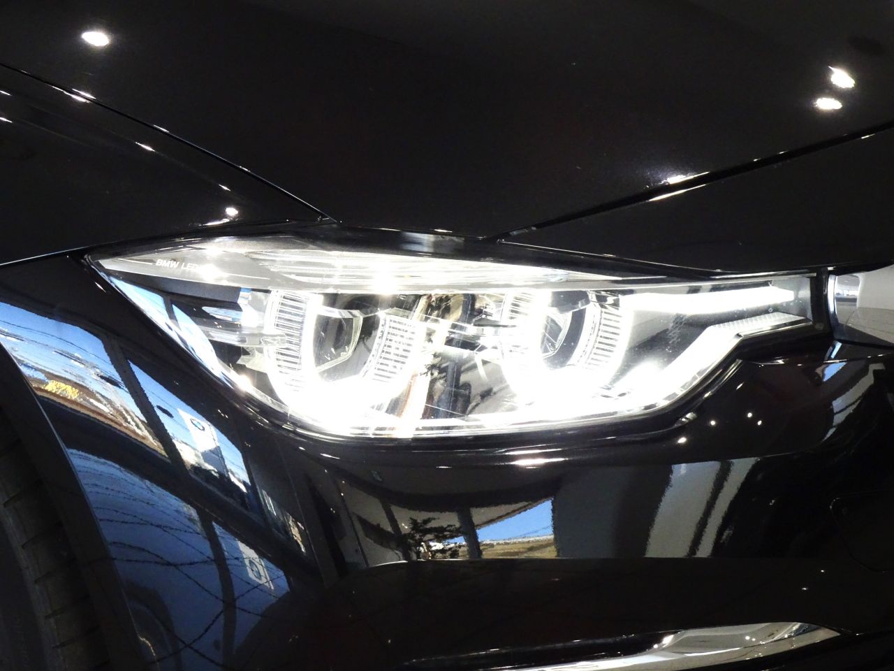 320D SEDAN RHD