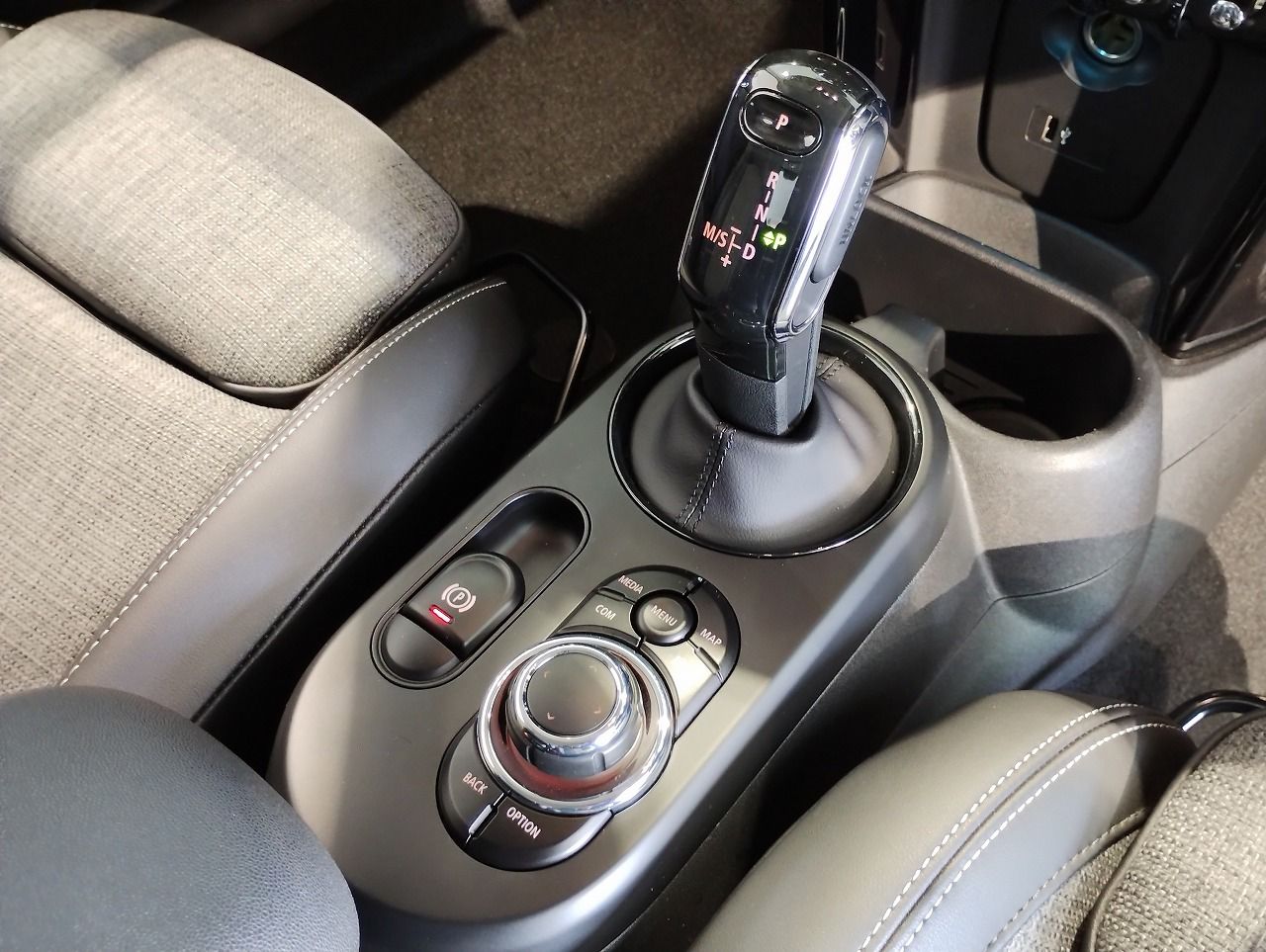 MINI Cooper F56 RHD