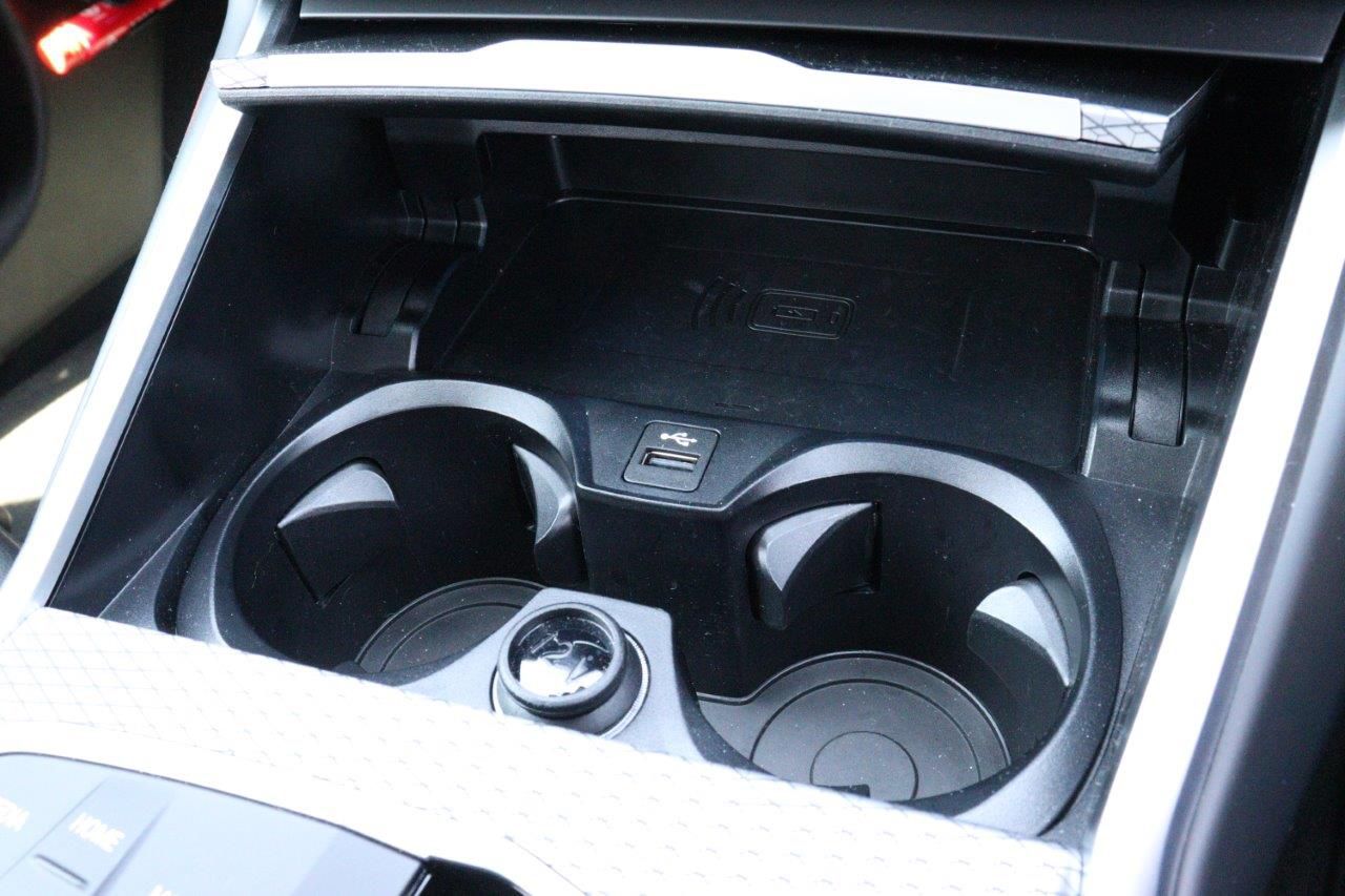 320d xDrive Berline RHD