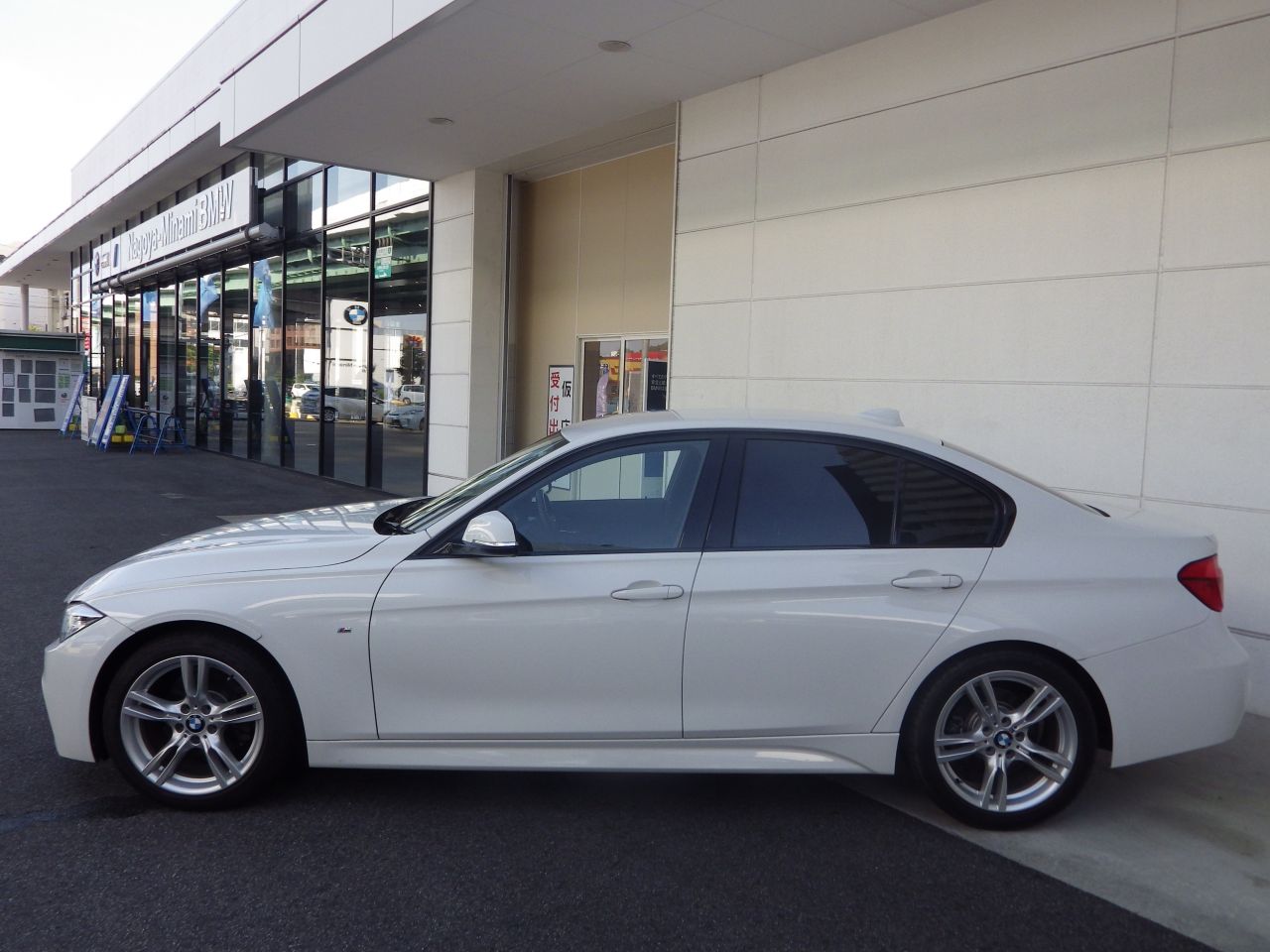 318I SEDAN RHD