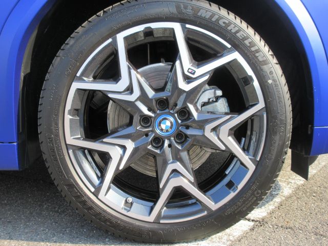 iX2 xDrive30 MSP